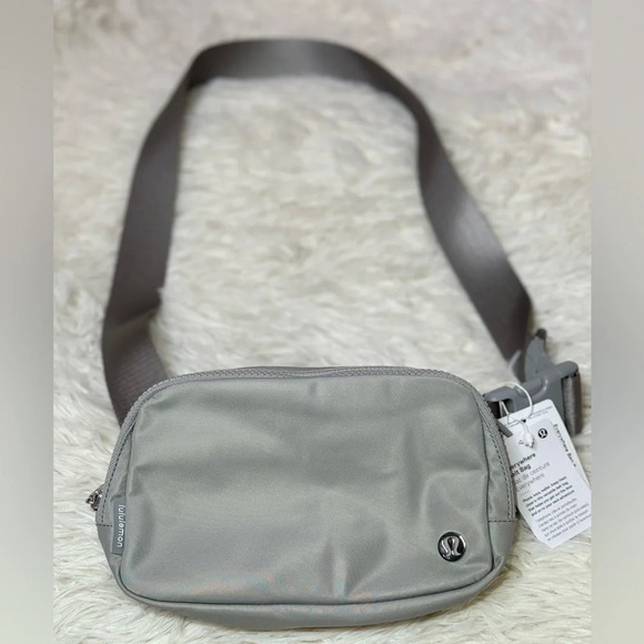 Lululemon Athletica Everywhere belt bag 1L Silver Drop - Picture 3 of 17
